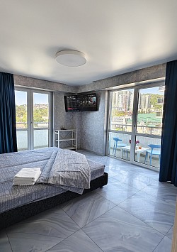 Спальня с балконом